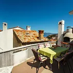דירה & Iva