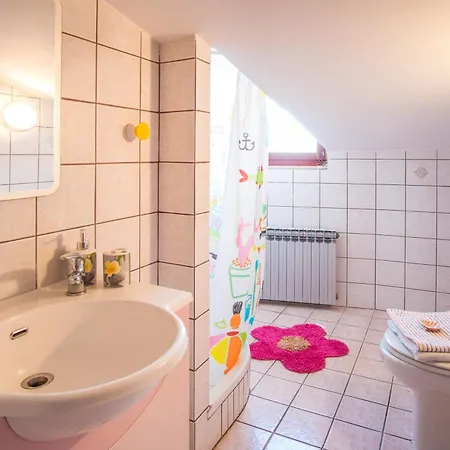 Apartament & Iva Vrbnik (Primorje-Gorski Kotar)